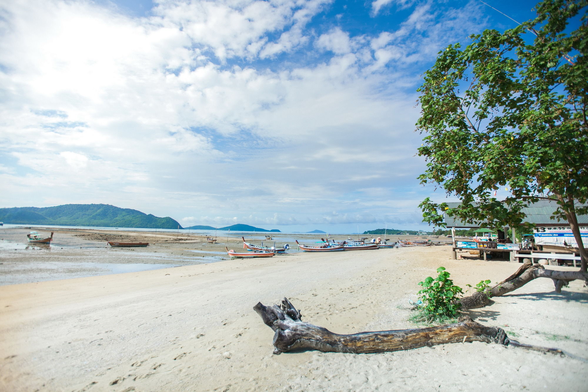 Chalong Beach Hotel Phuket Rawai Kültér fotó